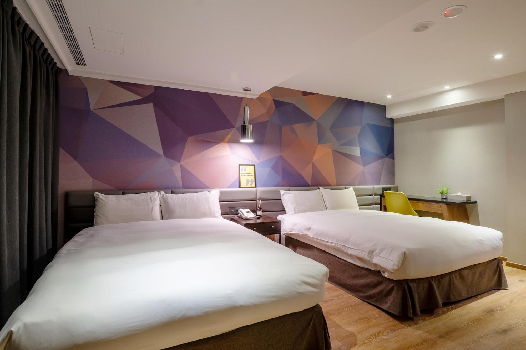 Check Inn Taichung Wenxin Zhongqing Exterior photo