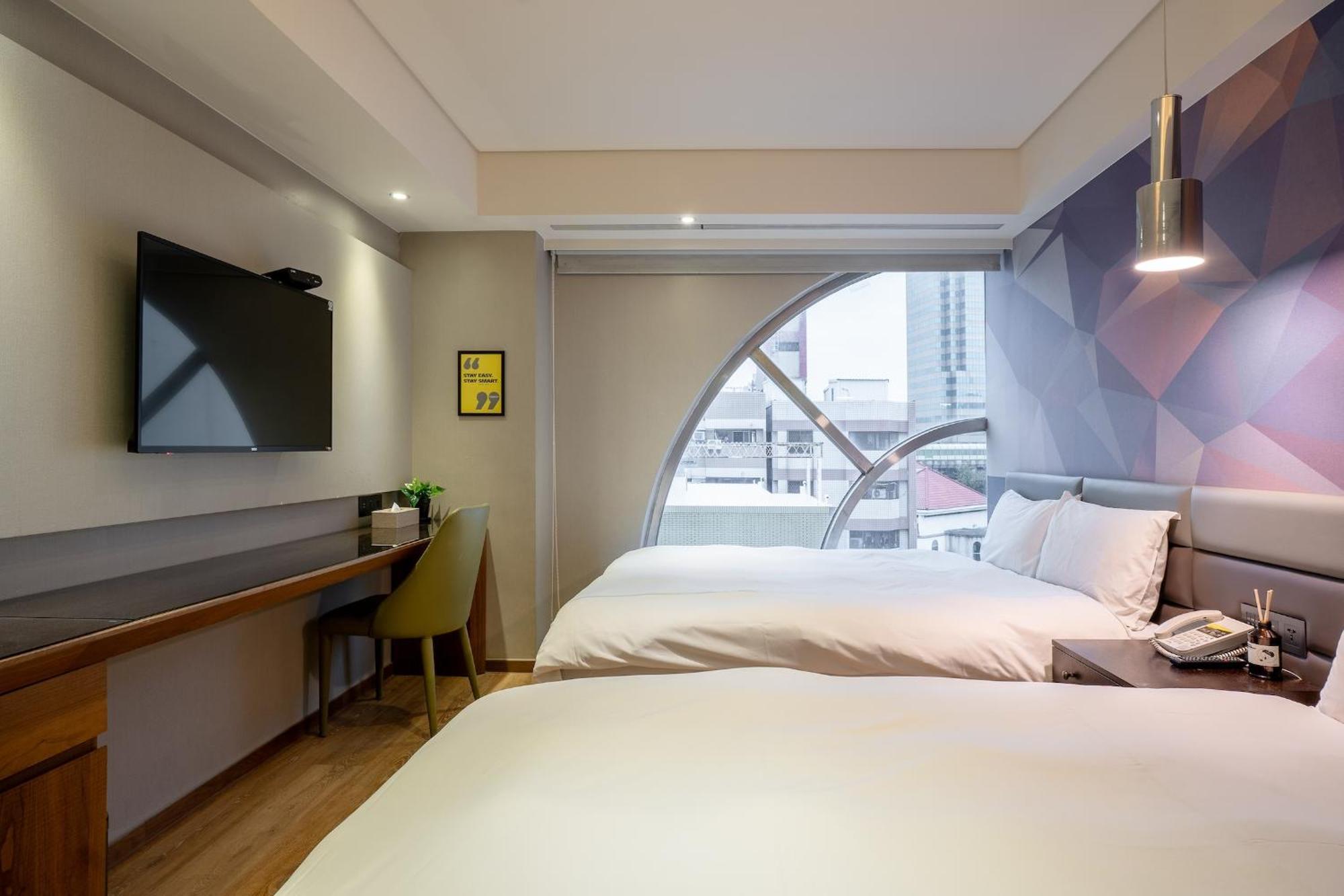 Check Inn Taichung Wenxin Zhongqing Exterior photo