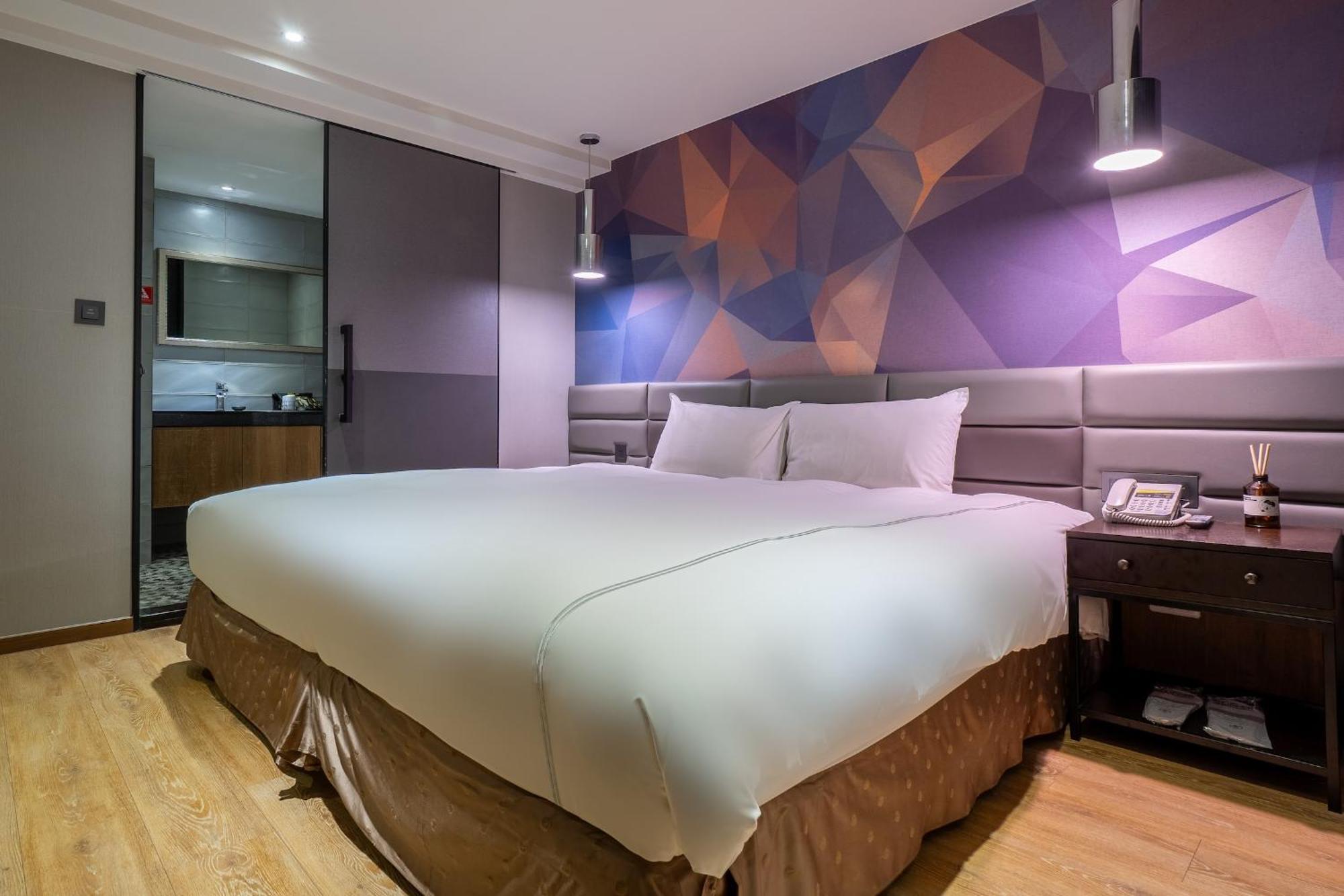 Check Inn Taichung Wenxin Zhongqing Exterior photo