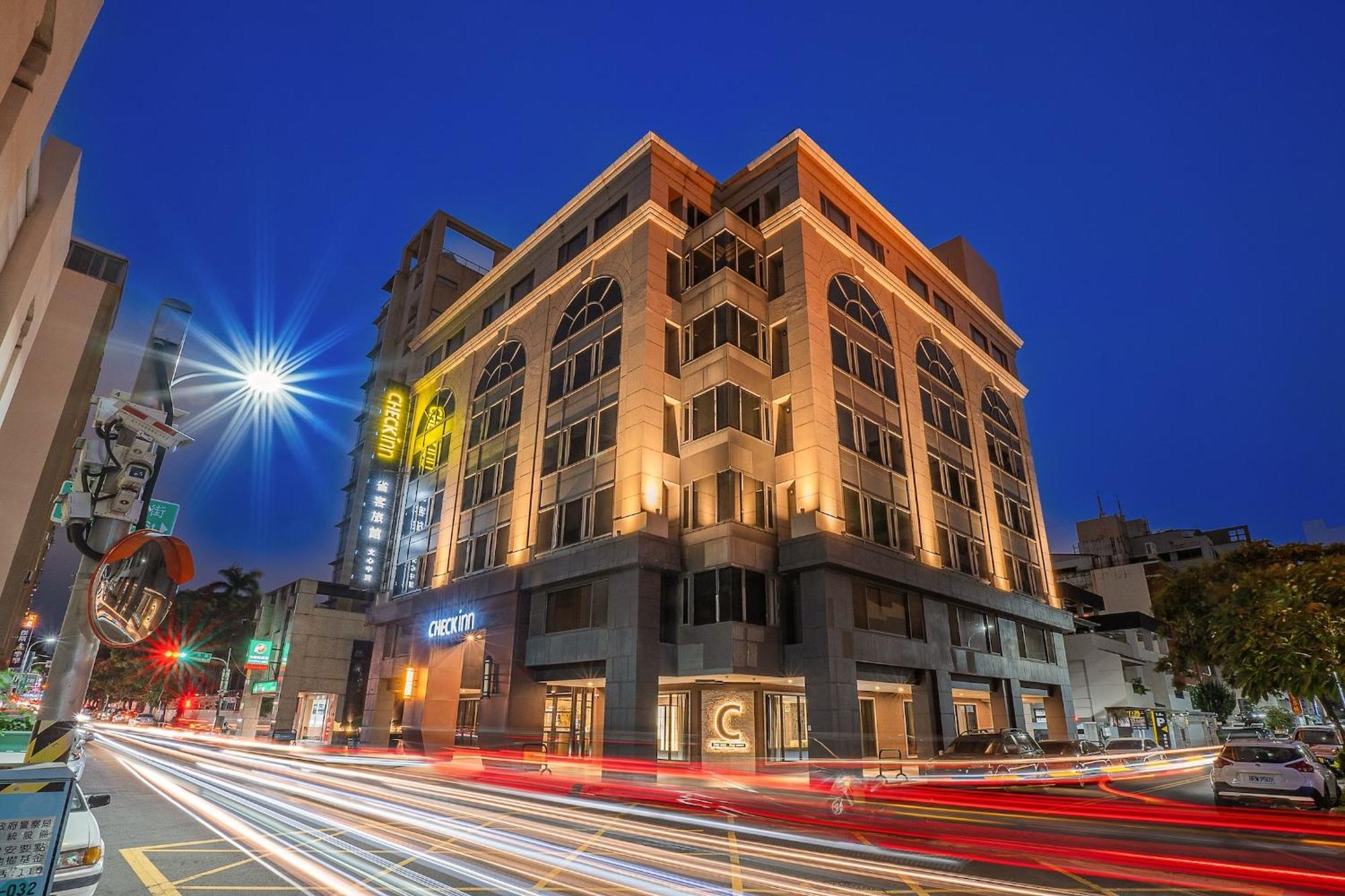 Check Inn Taichung Wenxin Zhongqing Exterior photo