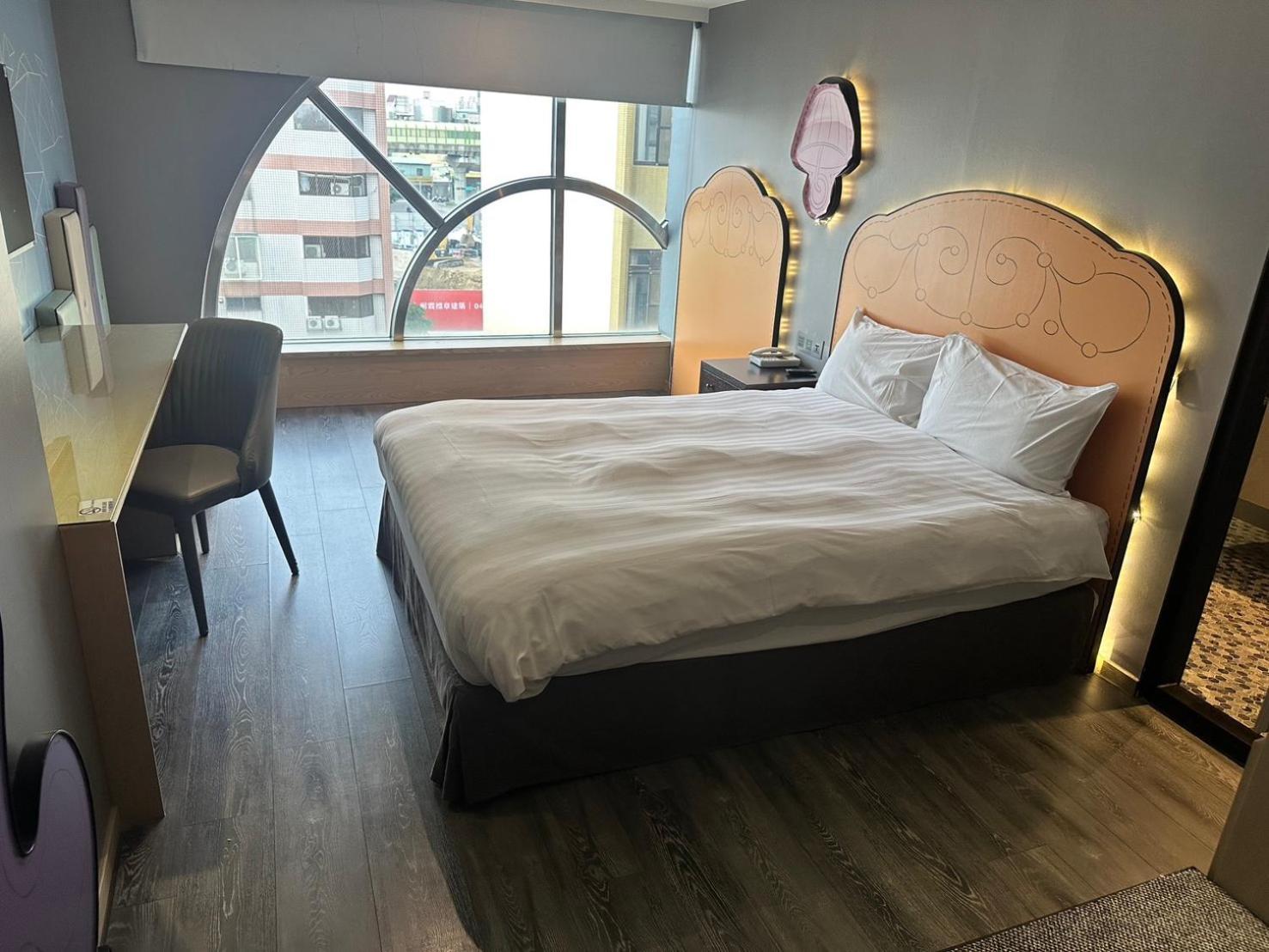 Check Inn Taichung Wenxin Zhongqing Exterior photo