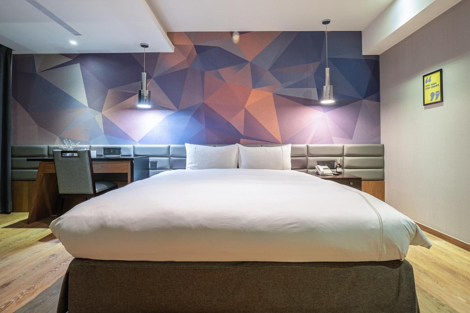 Check Inn Taichung Wenxin Zhongqing Exterior photo